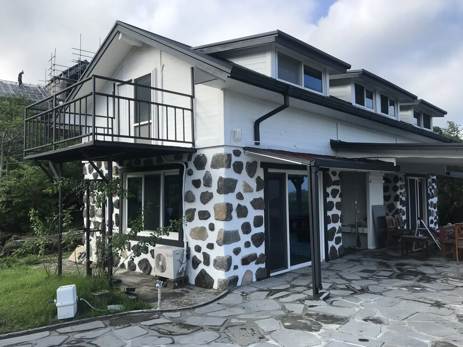 Basalt stone and white timber, with the covered terrace